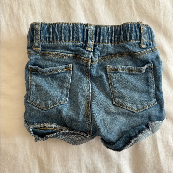 Old Navy girl Jean shorts, 18-24 months - Picture 4 of 4
